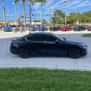 صورة 10 لـ 2025 Lexus IS 350 F SPORT DESIGN