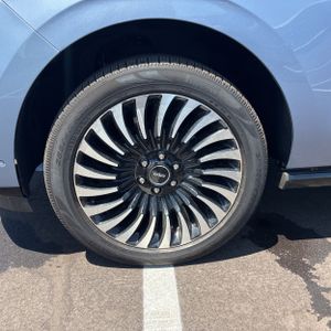 2019 Lincoln NAVIGATOR L BLACK LABEL — миниатюра 17