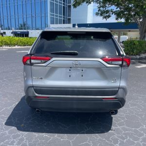 صورة 7 لـ 2024 Toyota RAV4 LE