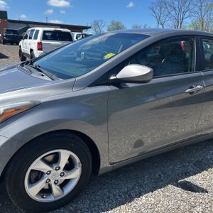 HYUNDAI ELANTRA SE - 2