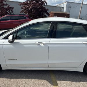 FORD FUSION HYBRID SE - 4