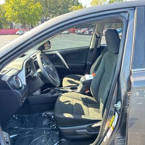صورة 32 لـ 2018 Toyota RAV4 LE