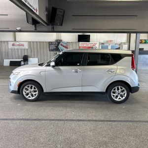 2021 KIA SOUL S 照片 3