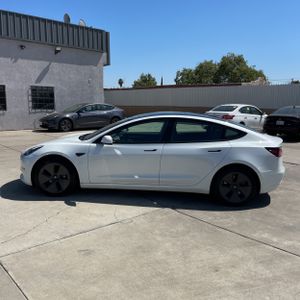 TESLA MODEL 3 BASE - 3