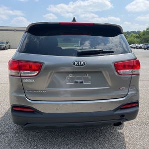 2017 KIA SORENTO LX photo 7