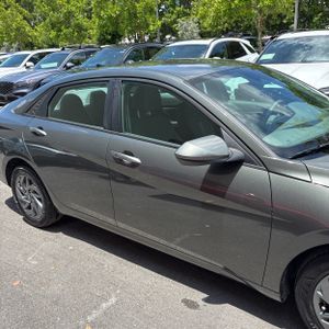 صورة 10 لـ 2024 Hyundai ELANTRA SEL