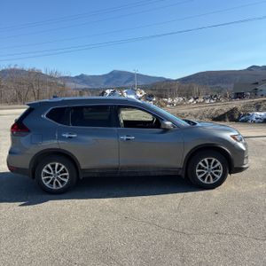 NISSAN ROGUE SV - 10