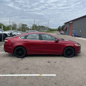 FORD FUSION SE - 10