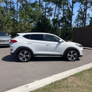 HYUNDAI TUCSON VALUE - 10