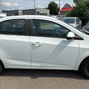 2015 Chevrolet SONIC LS — миниатюра 11