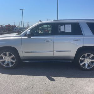 CADILLAC ESCALADE LUXURY - 4