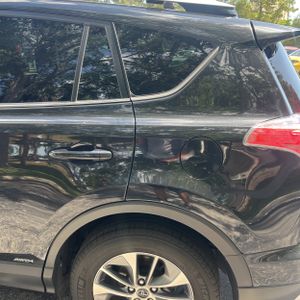 صورة 6 لـ 2016 Toyota RAV4 HYBRID XLE