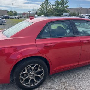صورة 9 لـ 2016 Chrysler 300 S