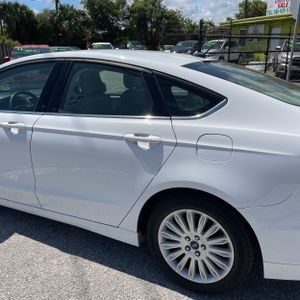 FORD FUSION HYBRID SE - 6
