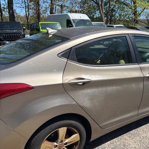 HYUNDAI ELANTRA GLS - 9