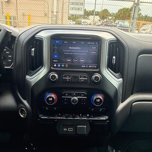صورة 41 لـ 2020 Chevrolet SILVERADO 1500 RST