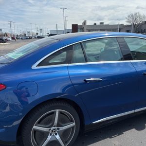 MERCEDES-BENZ EQE - 9