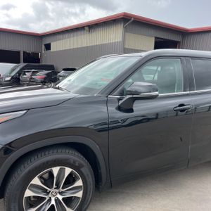 صورة 2 لـ 2020 Toyota HIGHLANDER XLE