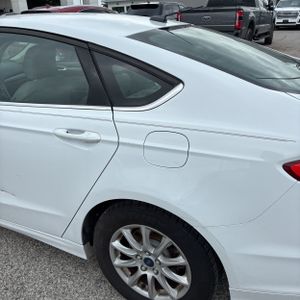 FORD FUSION S - 6