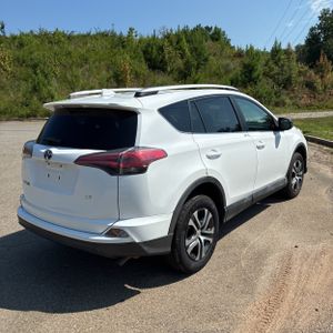 2016 Toyota RAV4 LE — фото 8