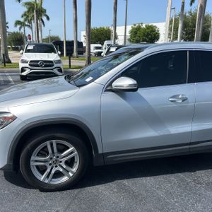 2021 Mercedes-BENZ GLA photo 2