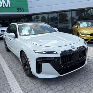 صورة مصغرة 11 لـ 2025 BMW I7 EDRIVE50