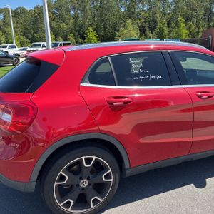 MERCEDES-BENZ GLA - 9