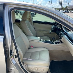 2013 Lexus ES 350 BASE photo 32
