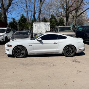 FORD MUSTANG GT PREMIUM - 3