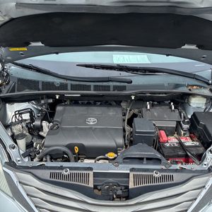 2012 Toyota SIENNA XLE 8-PASSENGER — миниатюра 41