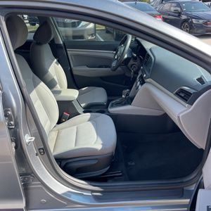 2019 Hyundai ELANTRA SEL thumbnail 32