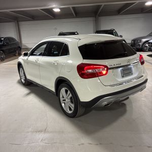 MERCEDES-BENZ GLA - 5