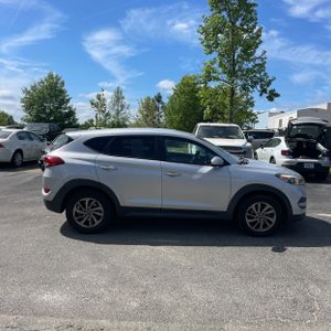 HYUNDAI TUCSON SE - 10