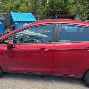 FORD FIESTA SE - 4