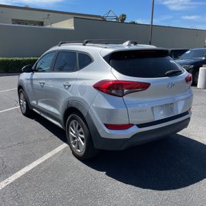 HYUNDAI TUCSON SE PLUS - 5