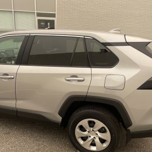 2025 Toyota RAV4 LE 照片 6