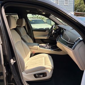 صورة 33 لـ 2021 BMW X7 M50I