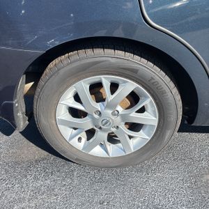 2017 Nissan VERSA SV — миниатюра 19