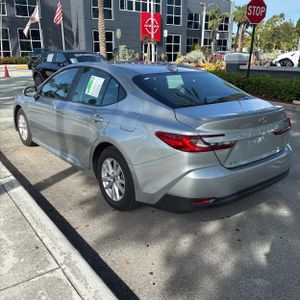 صورة 5 لـ 2025 Toyota CAMRY LE