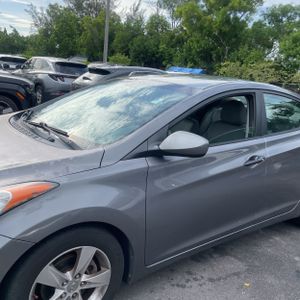 2011 Hyundai ELANTRA GLS 照片 2