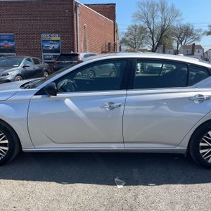 NISSAN ALTIMA SV FWD - 4