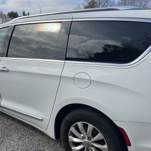 CHRYSLER PACIFICA TOURING L - 6