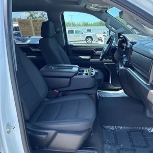 2025 Chevrolet SILVERADO 2500HD LT thumbnail 32