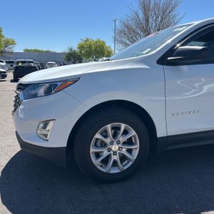 CHEVROLET EQUINOX LS - 2