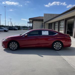 صورة 3 لـ 2022 Lexus ES 350 BASE