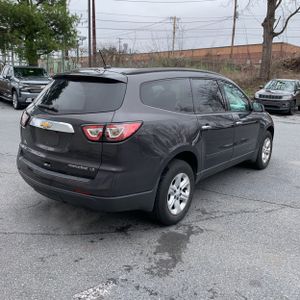 CHEVROLET TRAVERSE LS - 8