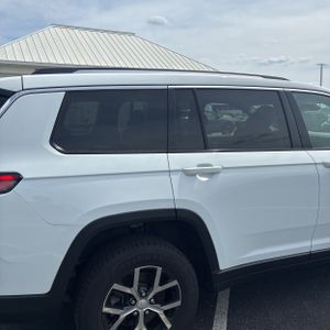 JEEP GRAND CHEROKEE L LIMITED - 9