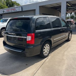 CHRYSLER TOWN AND COUNTRY TOURING - 8