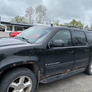 CHEVROLET SUBURBAN - 2