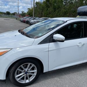 FORD FOCUS SE - 2